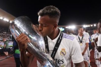 Rodrygo tras ganar la Supercopa: “Sé que puedo ayudar mucho a mi equipo y jugar más; no solo con el equipo perdiendo. Quiero salir desde el inicio, el míster me muestra su confianza y sé que tengo todo para jugar”.