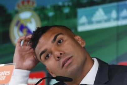 Fútbol Europa: Javi Galán vuelve a la órbita del Barça por si no llega Marcos Alonso. Rooney pide que Cristiano Ronaldo salga del Manchester United. Santi Mina jugará en Arabia Saudí. Casemiro llega al Old Trafford.