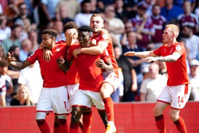 Resultados: En Inglaterra, Nottingham Forest (Awoniyi) 1-0 West Ham. En Alemania, Mainz 05 0-0 Unión Berlín. En Francia, Clermont 4-2 Reims, Troyes 0-0 Toulouse, Ajaccio 0-0 Lens, Auxerre 2-2 Angers. El Lorient vs. Lyon fue pospuesto.
