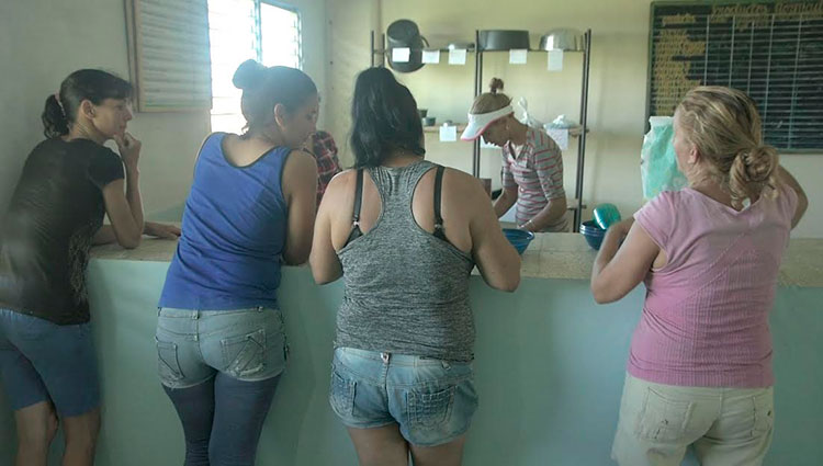 Bodega: El incremento, calidad y acercamiento de los servicios a las comunidades vulnerables forma parte de las transformaciones que se ejecutan. Foto: Pedro Paredes Hernández