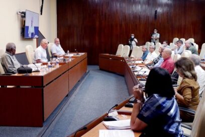Evalúa dirección del país continuidad de las acciones de prevención y control de la Covid-19 y el dengue