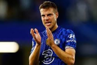 Azpilicueta se quedará en el Cheslea: El lateral español César Azpilicueta se quedará en el Chelsea y renovará por dos temporadas con la entidad, después de que no aceptaran su intención de ir al Barça.