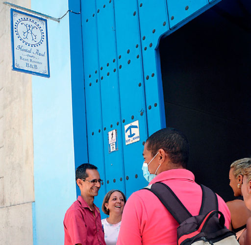 Hospedaje y alimentos gratuitos para quienes laboraron en tareas vinculadas al incendio fueron ofrecidos por los trabajadores por cuenta propia y mipymes de Matanzas. Foto: José Raúl Rodríguez Robleda