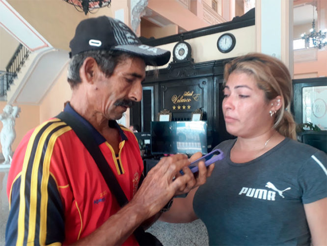 Padre y hermana de Raciel. Foto: Noryis