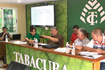 Tabacaleros pinareños por más eficiencia