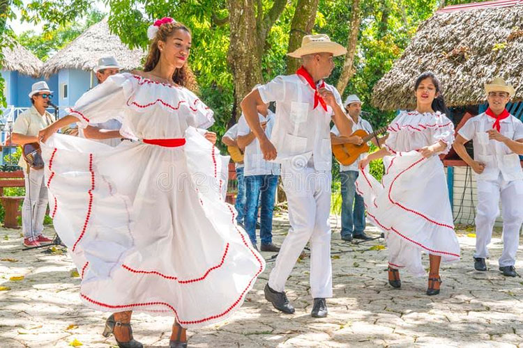 La danza popular cubana, también en el disfrute de los cubanos.