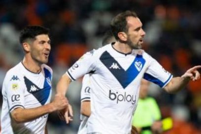 Fútbol Europa: Marcos Alonso firma con el Barça hasta el 2023. El PSG es el club que más ha incumplido el fair play financiero. Abde fue presentado por el Osasuna. Una lesión en el tendón rotuliano pone en peligro el mundial para Godín.