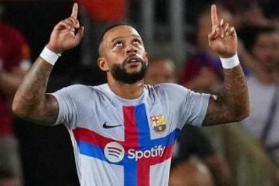 Memphis Depay: «He decidido quedarme en el Barça. Estoy totalmente comprometido a contribuir al éxito deportivo del club», dijo el jugador. El Barça cerró llegada de Héctor Bellerín y se espera confirmar el fichaje de Marcos Alonso próximamente.
