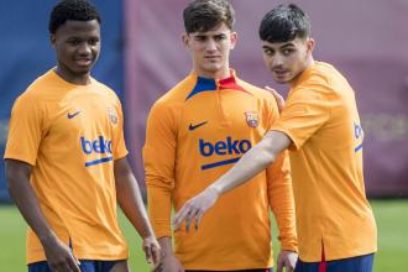 Los blindados del Barça: Con una cláusula de 1000 millones el Barça ha atado hasta el momento a siete jugadores: Pedri, Ansu Fati, Ferrán Torres, Ronald Araujo, Raphinha, Koundé y Gavi.