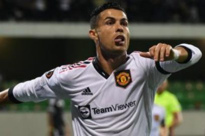 Fútbol Europa: Koundé se perderá el juego contra el Inter y peligra el clásico, mientras que Dembélé y De Jong no presentan lesión. Neymar buscará romper un récord de Pelé. La Federación de fútbol de Inglaterra acusa a CR7 por mala conducta.