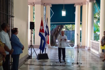 En jornada por la paz condecora el ICAP a Memo, amigo panameño