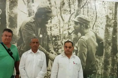 Rinden tributo al Che exagentes de la Seguridad del Estado