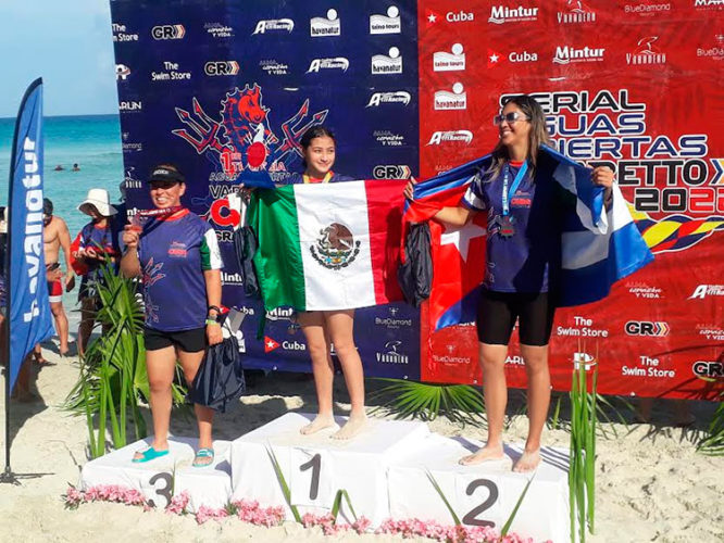 Entre las mujeres en mil 500 metros la mexicana Yennifer Ariadna Castillo Del Real se agenció el primer lugar, la cubana Daniela Benavides Torres escaló al segundo peldaño y obtuvo bronce la mexicana Angélica Velázquez Adán.