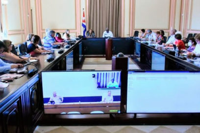 Discuten temas de impacto social autoridades parlamentarias