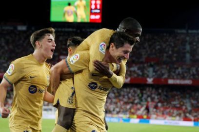 Golpe de autoridad del Barcelona en Sevilla. El conjunto azulgrana consiguió la tercera victoria consecutiva en La Liga tras ganar en el Sánchez Pizjuán (3-0) con goles de Lewandowski, Raphinha y Eric Garcia.