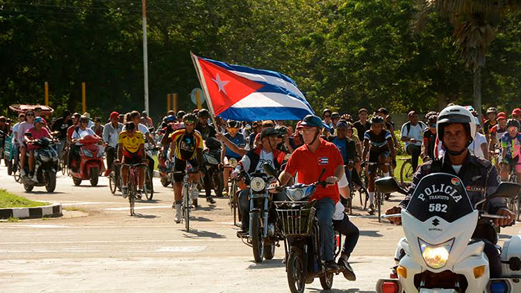 Caravana por la capital provincial de Ciego de Ávila. Foto: Osvaldo Gutiérrez Gómez