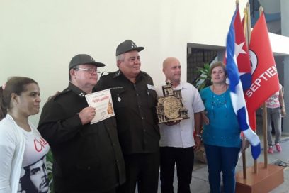 Entregan Premio del Barrio al Cuerpo de Bomberos de Cuba