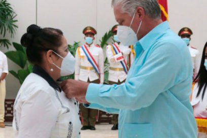 Elvira: lanza amable