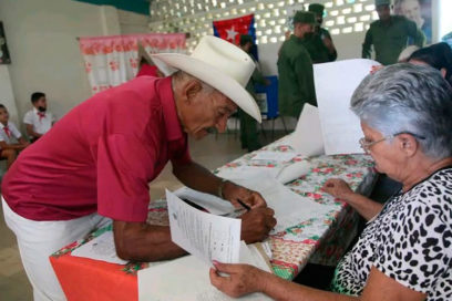 Los espirituanos votan con la razón (+ Fotos)