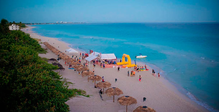 La belleza de Varadero encantó a los participantes. Tramo de mar del hotel Los Delfines. Foto. Página Gran Retto