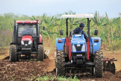 Agropecuarios tuneros inmersos en campaña de siembra