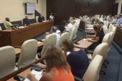 Insta presidente de Cuba a eficiencia en zafra azucarera