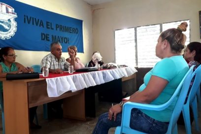 Plantar bandera en la base