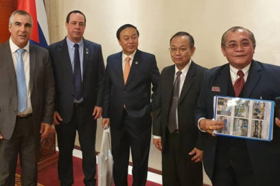 Cuba y Laos por consolidar proyectos en el sector de la Salud