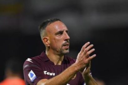 Fútbol Europa: Gavi se lleva el Golden Boy 2022. Neuer puede ser baja para el partido Champions ante el Barça. Ribéry anuncia su retiro a los 39 años. El Aston Villa se cargó a Steven Gerrard. Messi: «No le tenemos miedo a nadie».