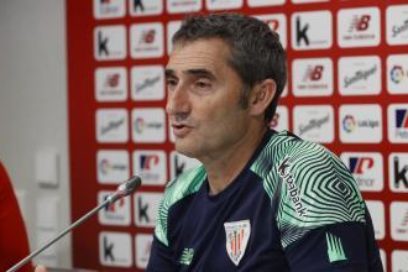 Ernesto Valverde: «Me tengo que adaptar a los jugadores que tengo aquí y cuando fui al Barcelona me tuve que adaptar a los que había allí. Tienes que estructurar el equipo para que sea suficientemente equilibrado tanto ofensiva como defensivamente”.