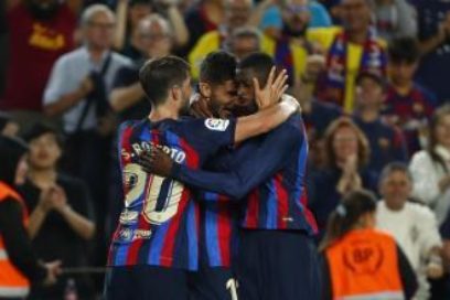 El Barça golea al Bilbao: El FC Barcelona derrotó cuatro goles por cero al Athletic de Bilbao en el Camp Nou. Dembélé abrió la cuenta de cabeza y luego repartió las asistencias en los tantos de Sergi Roberto, Lewandowski y Ferrán Torres.