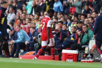 Otra lesión pone de los nervios a la selección inglesa: El extremo del Arsenal Bukayo Saka, de 21 años, fue sustituido en el duelo frente al Nottingham Forest después de apoyar mal con su tobillo. Inglaterra ya tiene la baja segura de Kyle Walker.