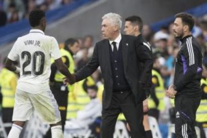 Ancelotti: «No me gusta hablar de los árbitros, pero he está muy claro que (Asensio) no toca el balón con la mano, le pega en el pecho. Es cierto que la posición de su mano izquierda es un poco rara, pero cubría el cuerpo, no lo hacía más grande».