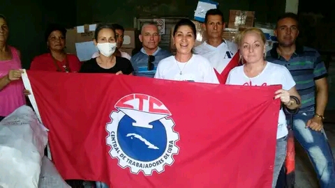 La CTC holguinera hizo entrega de un amplio donativo conformado gracias a la solidaridad de los trabajadores de todas las ramas. Foto: Cortesía de la CTC en Holguín