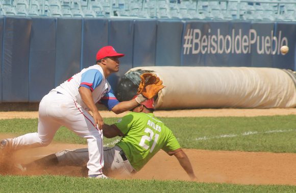 Juego entre Portuarios y Agricultores en el Latinoamericano. Foto: Boris Luis Cabrera/Cubadebate