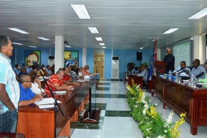 Intercambia Valdés Mesa con representantes del sector agrícola