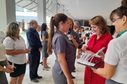 Agasajan a trabajadores del Banco Metropolitano