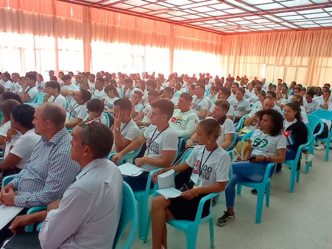 La sesión plenaria del X Congreso de la FEU en Pinar del Río, estuvo precedida de talleres en los que se debatió sobre el funcionamiento de la organización, docencia, investigación, extensión universitaria y comunicación, entre otros temas. Foto: Dorelys Canivell Canal