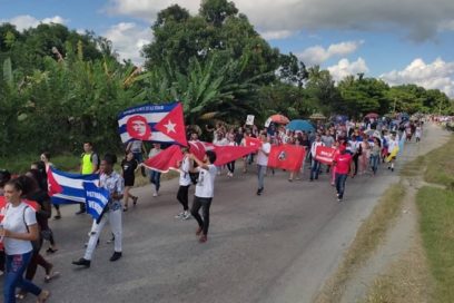 Jóvenes por la ruta del Che en Santa Clara