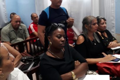 Avanzar en la industria con unidad e iniciativas