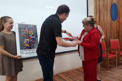 Recibe UCLV Sello 60 Aniversario de la UNEAC