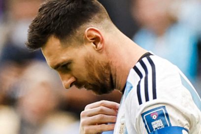 Sorpresa en Catar: Arabia Saudita remontó ante Argentina y la derrotó 2-1 en el Estadio de Lusail. Lionel Messi adelantó a la albiceleste desde el punto penal, pero Al Shehri y Aldawsari dieron la vuelta en cinco minutos.