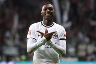 Notas del día: Sancionan a Lewandowski con 3 partidos tras su expulsión ante Osasuna. En Sevilla quieren a Memphis Depay como refuerzo. Christopher Nkunku se lesionó en la sesión de entrenamiento de Francia y fue reemplazado por Randal Kolo Muani.