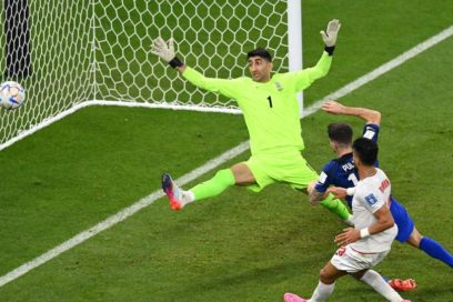 Mundial de Catar: Inglaterra y Estados Unidos se clasificaron por la llave B. Los ingleses golearon 3-0 a Gales, mientras los norteamericanos vencieron 1-0 a Irán. De esta forma, en octavos, jugarán EE.UU vs. Países Bajos y Senegal vs. Inglaterra.