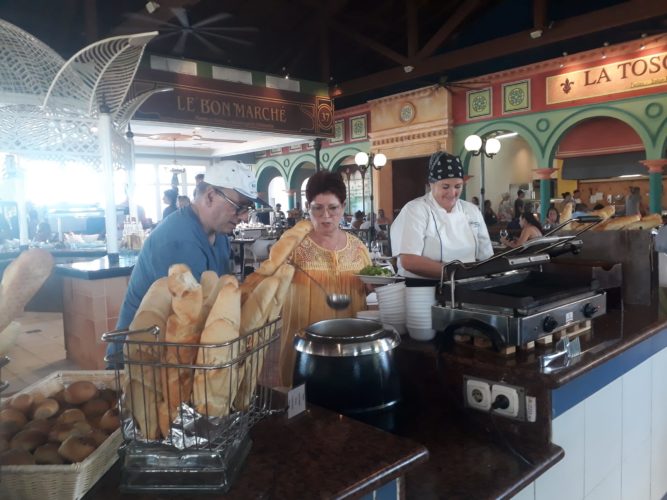 Mucha demanda tienen hoteles como el Royalton Hicacos. Foto: Noryis.