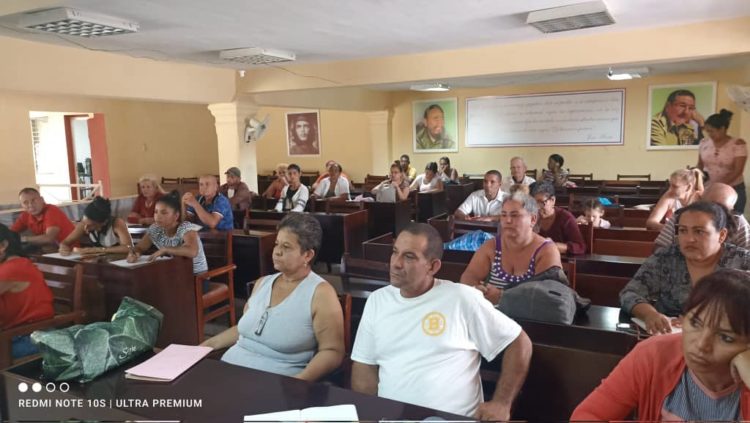 La organización obrera en predios espirituanos ha promovido espacios para explicar el derecho ciudadano de asistir a las urnas el próximo 27 de noviembre. Foto: Cortesía de la CTC en Sancti Spíritus