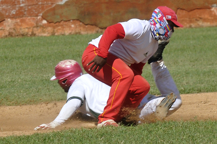 Final de la 40 Liga Azucarera de Béisbol. Foto: José Raúl Rodríguez Robleda