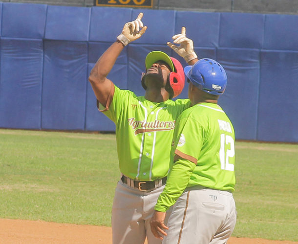 Osvaldo Abreu, clave en la ofensiva de Agricultores. foto: Boris Luis Cabera