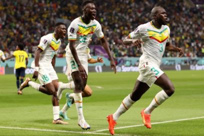 Mundial de Catar: Países Bajos derrotó 2-0 a Catar y se clasificó en primer lugar del grupo A. Gakpo y De Jong marcaron los goles. Asimismo, Senegal venció 2-1 a Ecuador y pasó a octavos en segundo lugar de esta llave.