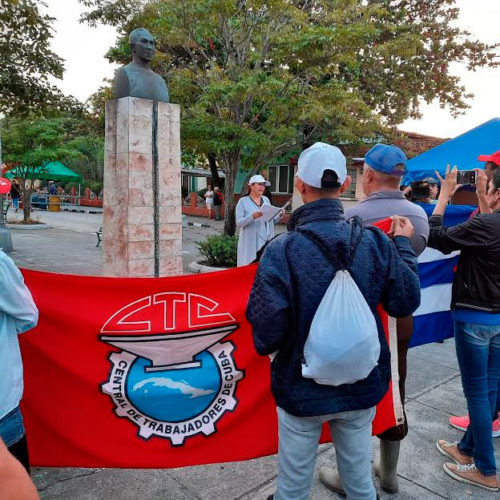 Cuadros del movimiento obrero en Sancti Spíritus y trabajadores de la Empresa Pesquera de la provincia (PESCASPIR) participaron este domingo en un trabajo voluntario dedicado al aniversario 84 de la fundación de la Central de Trabajadores de Cuba (CTC). Foto: Yuleiky Obregón Macías